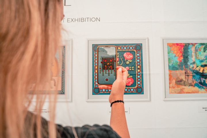 AR Exhibition at the MUSE Bar in Vienna © Artivive