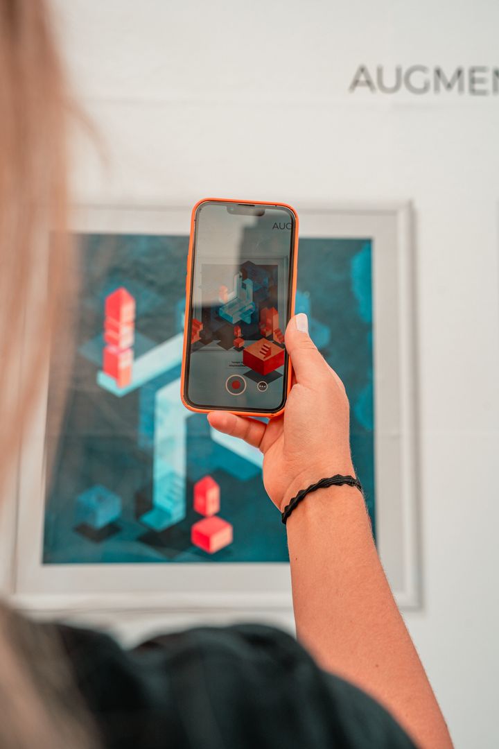AR Exhibition at the MUSE Bar in Vienna © Artivive