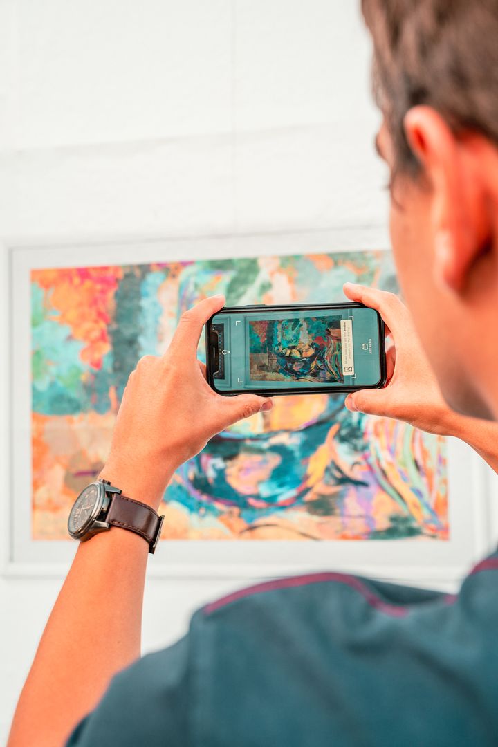 AR Exhibition at the MUSE Bar in Vienna © Artivive