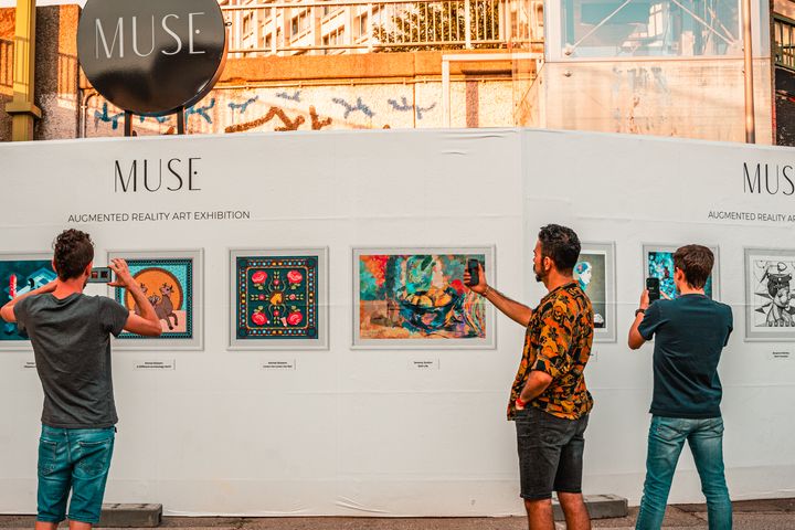 AR Exhibition at the MUSE Bar in Vienna © Artivive