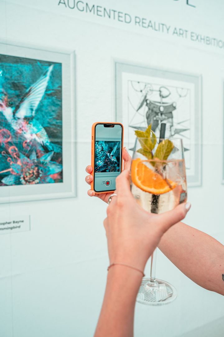AR Exhibition at the MUSE Bar in Vienna © Artivive